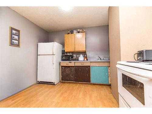 9513 108 Avenue, Grande Prairie, AB - Indoor Photo Showing Kitchen