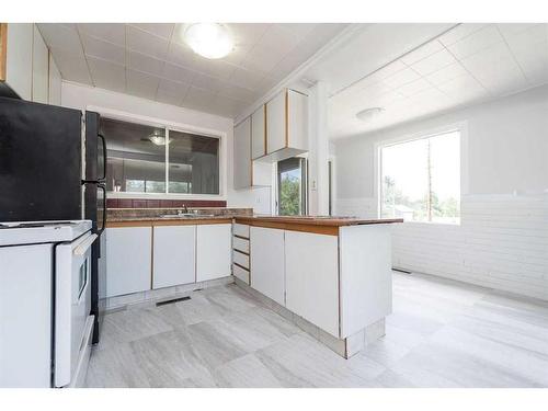 9513 108 Avenue, Grande Prairie, AB - Indoor Photo Showing Kitchen