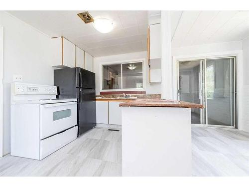 9513 108 Avenue, Grande Prairie, AB - Indoor Photo Showing Kitchen