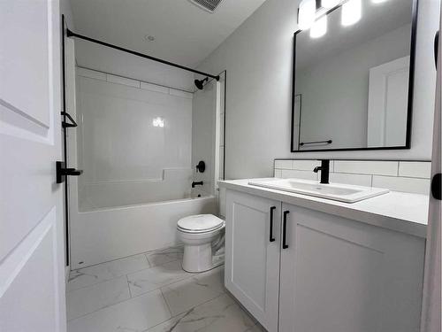 8646 121 Avenue, Grande Prairie, AB - Indoor Photo Showing Bathroom