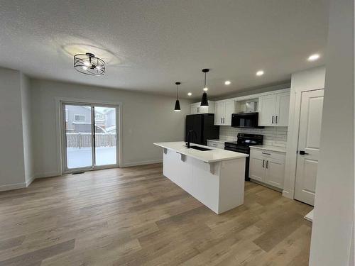 8646 121 Avenue, Grande Prairie, AB - Indoor Photo Showing Kitchen