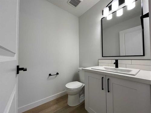 8646 121 Avenue, Grande Prairie, AB - Indoor Photo Showing Bathroom