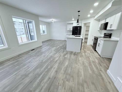 8653 122 Avenue, Grande Prairie, AB - Indoor Photo Showing Kitchen