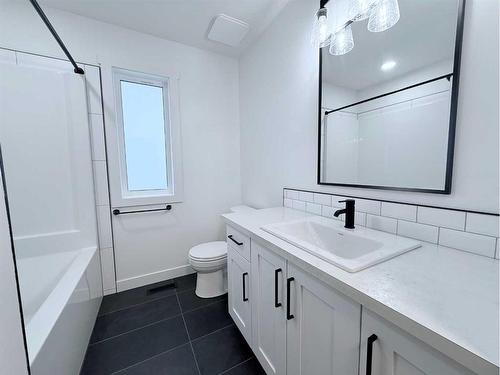 8653 122 Avenue, Grande Prairie, AB - Indoor Photo Showing Bathroom