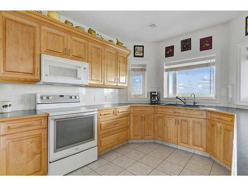 17-713019 Rr 71, Rural Grande Prairie No. 1, County Of, AB - Indoor Photo Showing Kitchen With Double Sink