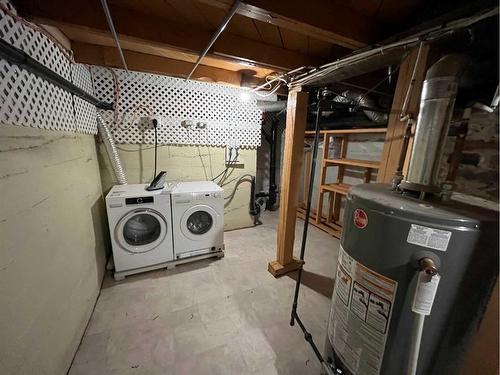 9604 96 Street, Peace River, AB - Indoor Photo Showing Laundry Room