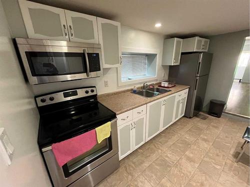 9604 96 Street, Peace River, AB - Indoor Photo Showing Kitchen With Double Sink