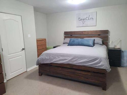 9607 85 Avenue, Peace River, AB - Indoor Photo Showing Bedroom