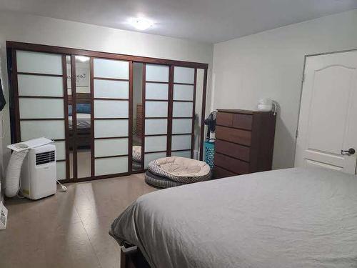 9607 85 Avenue, Peace River, AB - Indoor Photo Showing Bedroom