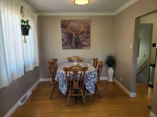 9607 85 Avenue, Peace River, AB - Indoor Photo Showing Dining Room