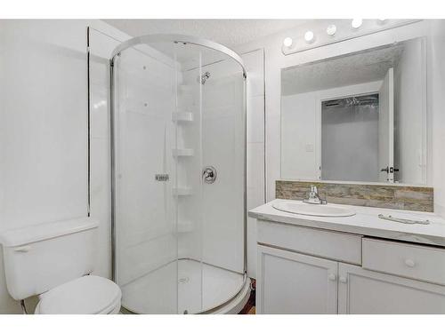 8836 106 Avenue, Grande Prairie, AB - Indoor Photo Showing Bathroom