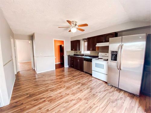 5105 44 Avenue, Spirit River, AB - Indoor Photo Showing Kitchen