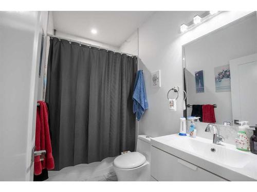 7049 85 Street, Grande Prairie, AB - Indoor Photo Showing Bathroom