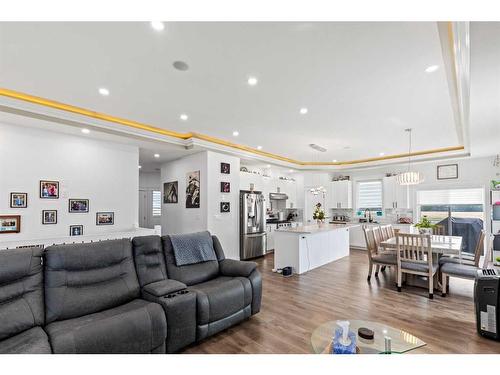 7049 85 Street, Grande Prairie, AB - Indoor Photo Showing Living Room