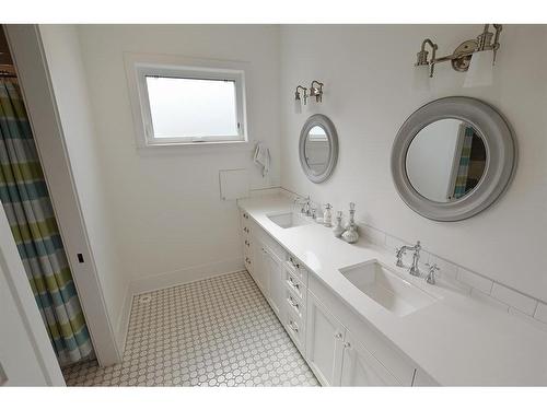 10201 67 Avenue, Grande Prairie, AB - Indoor Photo Showing Bathroom