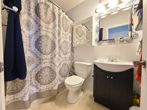 5202 43 Avenue, Grimshaw, AB - Indoor Photo Showing Bathroom