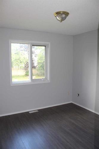 304 6Th Avenue Se, Manning, AB - Indoor Photo Showing Other Room