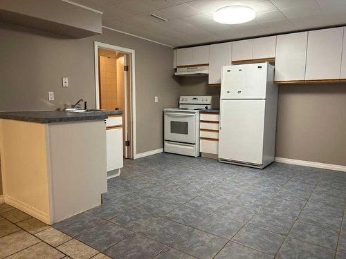 11305 101B Street, Grande Prairie, AB - Indoor Photo Showing Kitchen