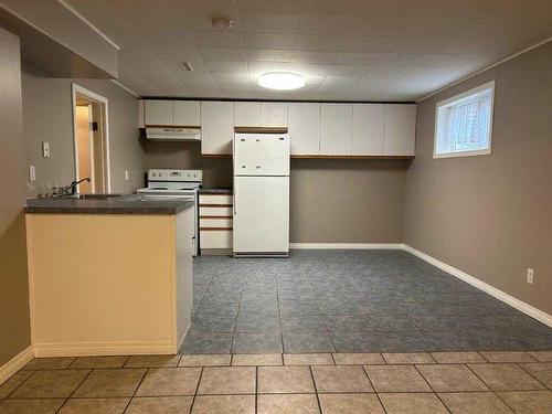 11305 101B Street, Grande Prairie, AB - Indoor Photo Showing Kitchen