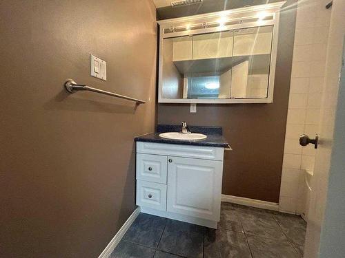 11305 101B Street, Grande Prairie, AB - Indoor Photo Showing Bathroom