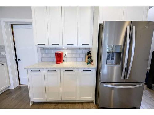 8518 71A Avenue, Grande Prairie, AB - Indoor Photo Showing Kitchen