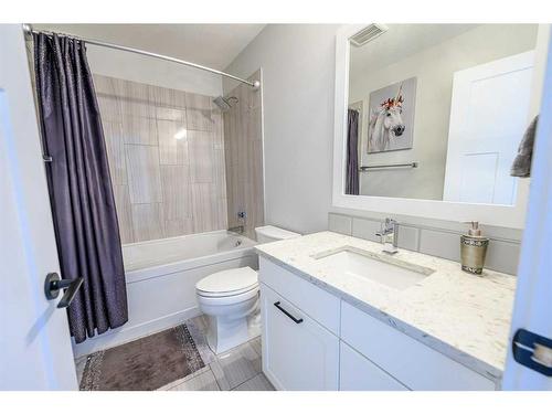 8518 71A Avenue, Grande Prairie, AB - Indoor Photo Showing Bathroom