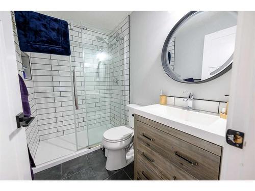 8518 71A Avenue, Grande Prairie, AB - Indoor Photo Showing Bathroom