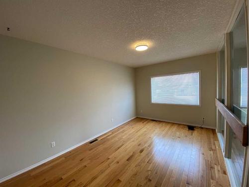 922 2 Avenue, Beaverlodge, AB - Indoor Photo Showing Other Room