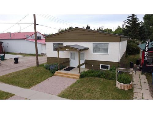 922 2 Avenue, Beaverlodge, AB - Outdoor