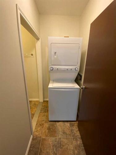 922 2 Avenue, Beaverlodge, AB - Indoor Photo Showing Laundry Room