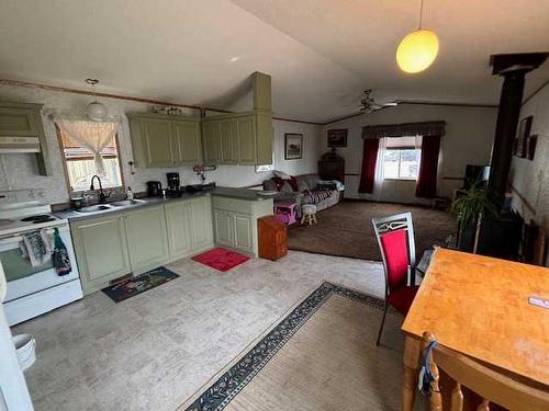 4617 53 Avenue, Grimshaw, AB - Indoor Photo Showing Kitchen With Double Sink