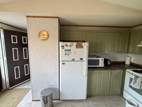 4617 53 Avenue, Grimshaw, AB - Indoor Photo Showing Kitchen