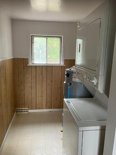 10405 96A Street, Grande Prairie, AB - Indoor Photo Showing Laundry Room