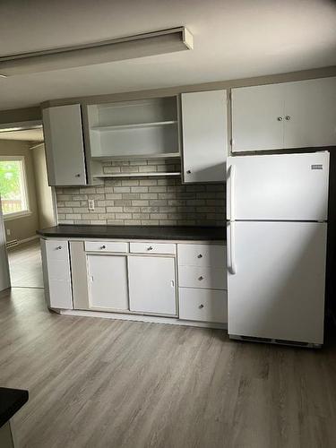 10405 96A Street, Grande Prairie, AB - Indoor Photo Showing Kitchen