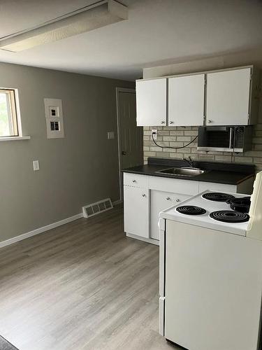 10405 96A Street, Grande Prairie, AB - Indoor Photo Showing Kitchen