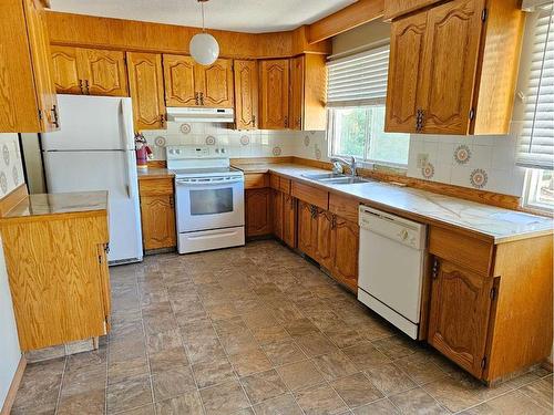 9616 111 Avenue, Grande Prairie, AB - Indoor Photo Showing Kitchen With Double Sink