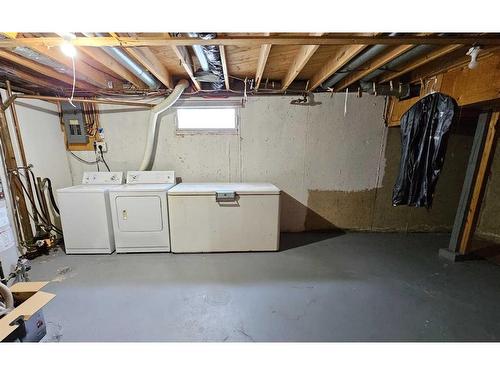 9616 111 Avenue, Grande Prairie, AB - Indoor Photo Showing Laundry Room