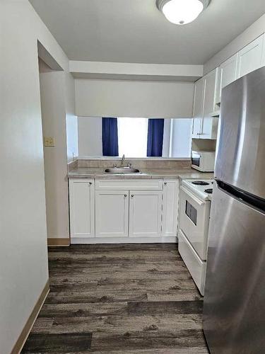 104-9740 82 Avenue, Grande Prairie, AB - Indoor Photo Showing Kitchen