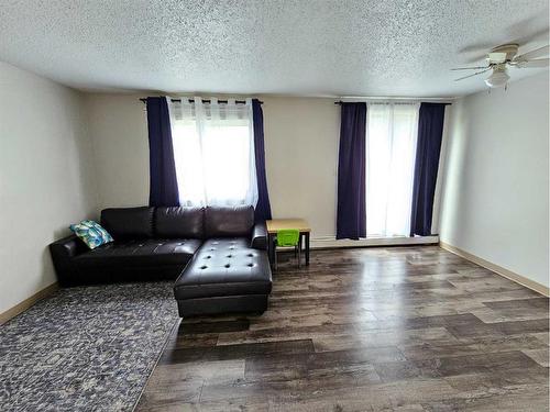 104-9740 82 Avenue, Grande Prairie, AB - Indoor Photo Showing Living Room