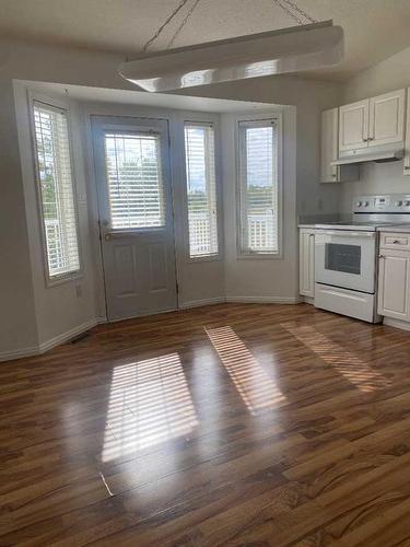 310-6914 100, Grande Prairie, AB - Indoor Photo Showing Kitchen