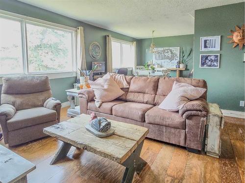 9706 104 Street, Grande Cache, AB - Indoor Photo Showing Living Room