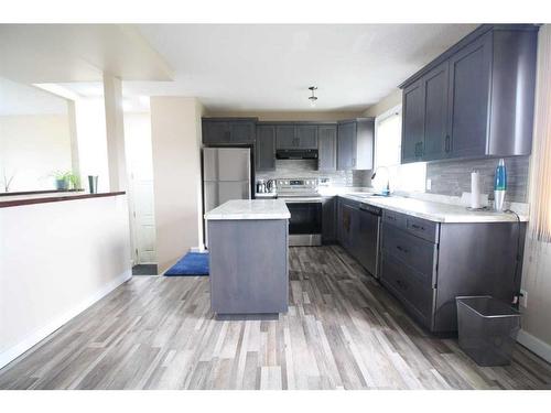 10307 104 Street, High Level, AB - Indoor Photo Showing Kitchen