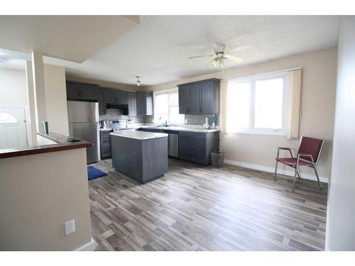 10307 104 Street, High Level, AB - Indoor Photo Showing Kitchen