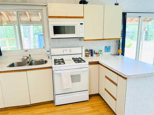 Lot#5 Fivestar, Rural Smoky River No. 130, M.D. Of, AB - Indoor Photo Showing Kitchen With Double Sink