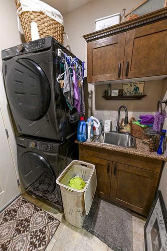 10402 160 Avenue, Rural Grande Prairie No. 1, County Of, AB - Indoor Photo Showing Laundry Room