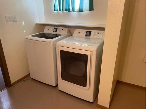 11125 108 Avenue, Fairview, AB - Indoor Photo Showing Laundry Room