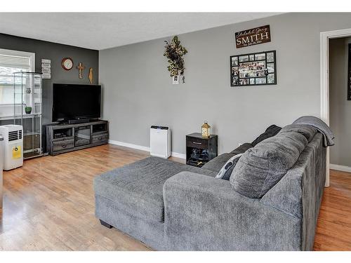 10118 105 Avenue, Grande Prairie, AB - Indoor Photo Showing Living Room