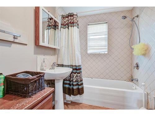 10118 105 Avenue, Grande Prairie, AB - Indoor Photo Showing Bathroom