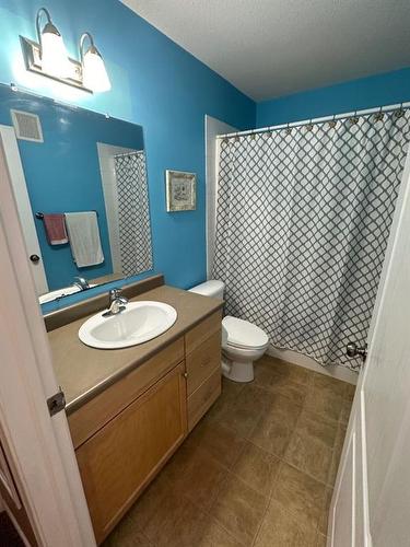 142 Pinnacle Avenue, Grande Prairie, AB - Indoor Photo Showing Bathroom