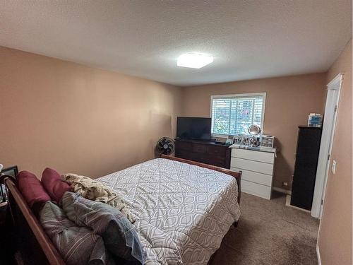 142 Pinnacle Avenue, Grande Prairie, AB - Indoor Photo Showing Bedroom